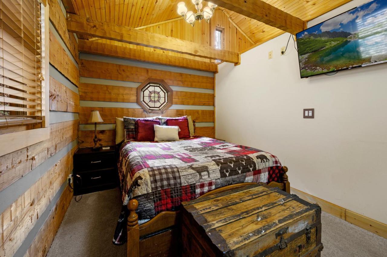 Villa The Robins Nest With Hot Tub à Pigeon Forge Extérieur photo