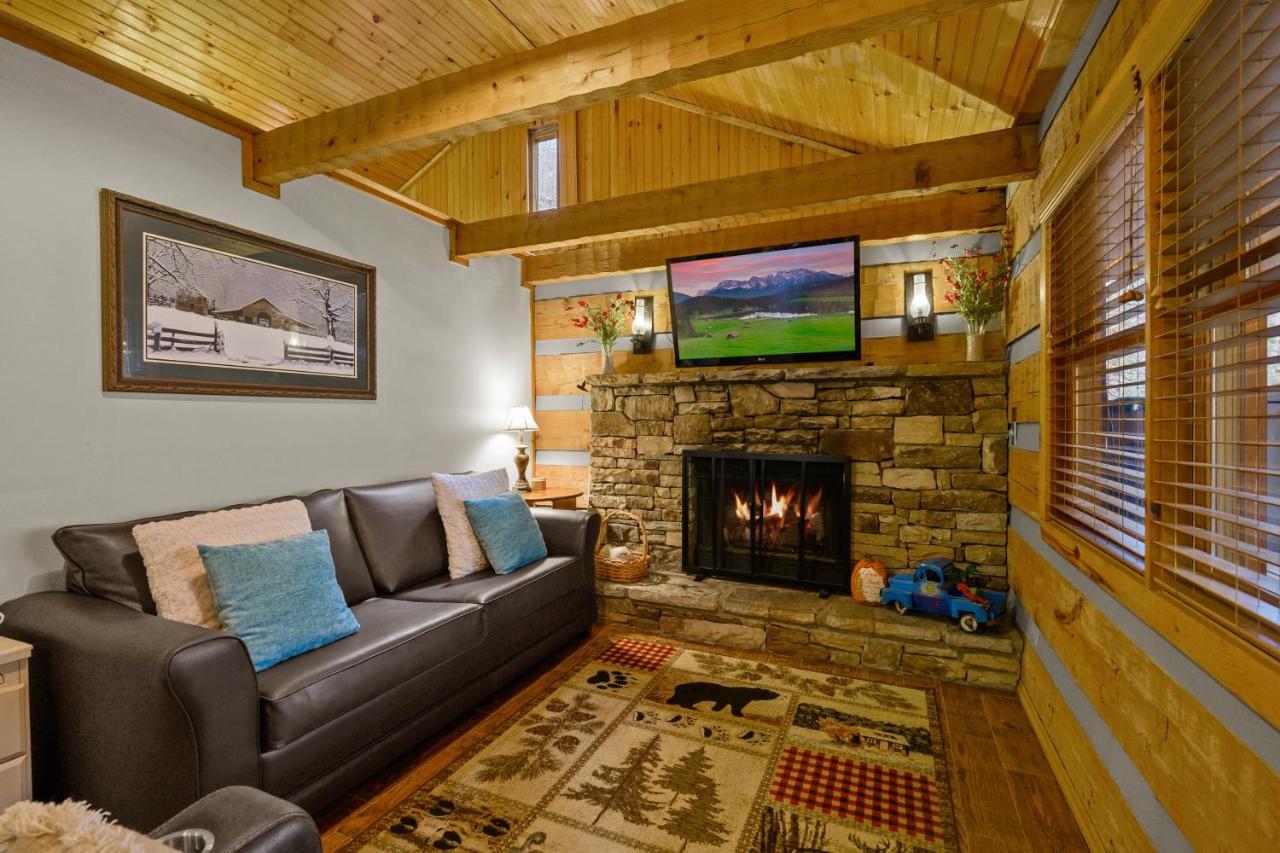 Villa The Robins Nest With Hot Tub à Pigeon Forge Extérieur photo