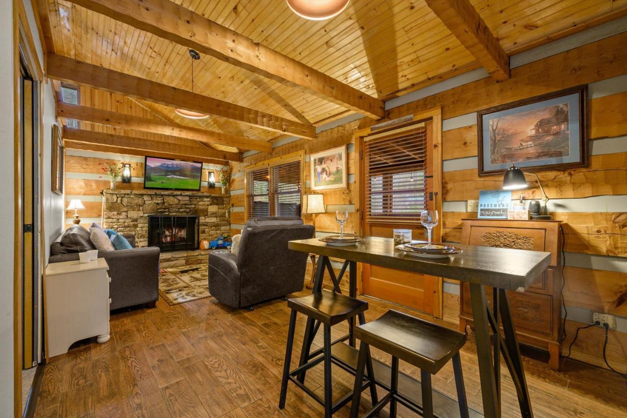 Villa The Robins Nest With Hot Tub à Pigeon Forge Extérieur photo