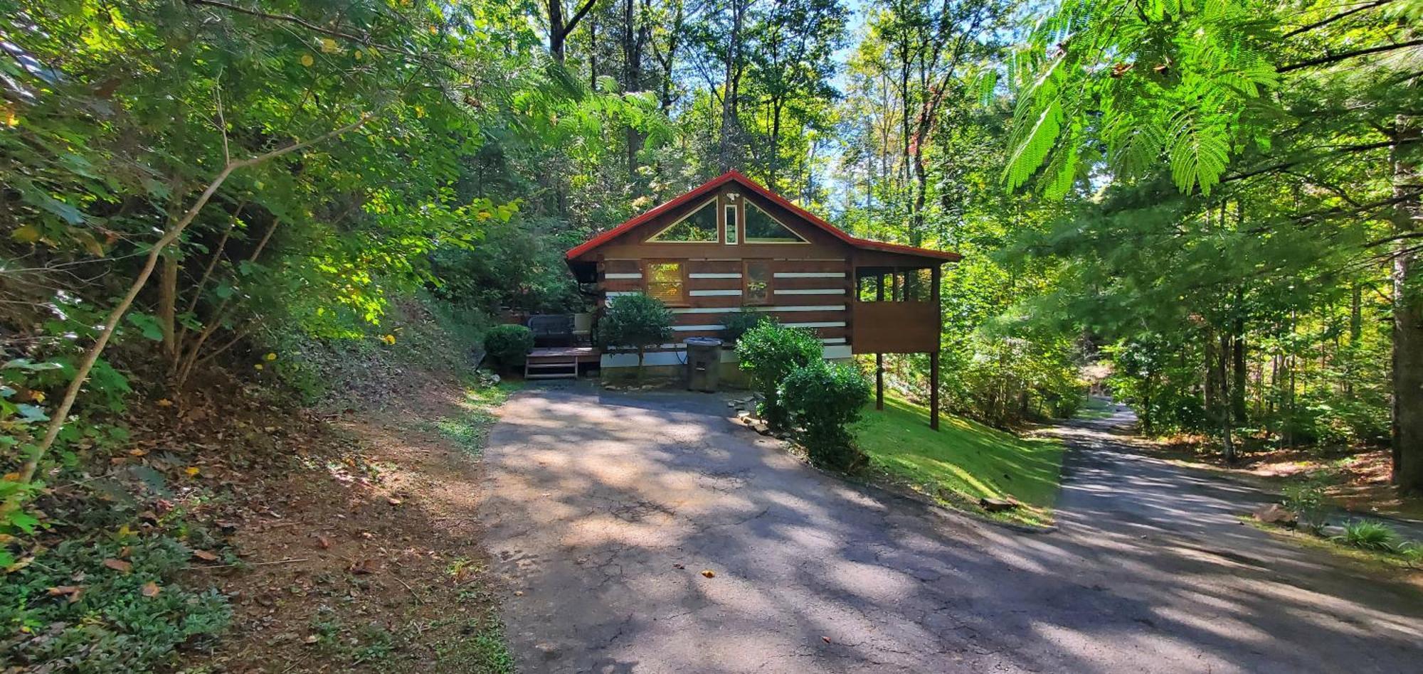 Villa The Robins Nest With Hot Tub à Pigeon Forge Extérieur photo